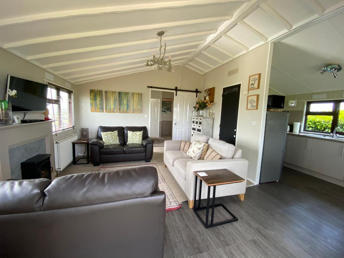 מלקשאם Rew Farm Country & Equestrian Accommodation - Sunrise Lodge מראה חיצוני תמונה