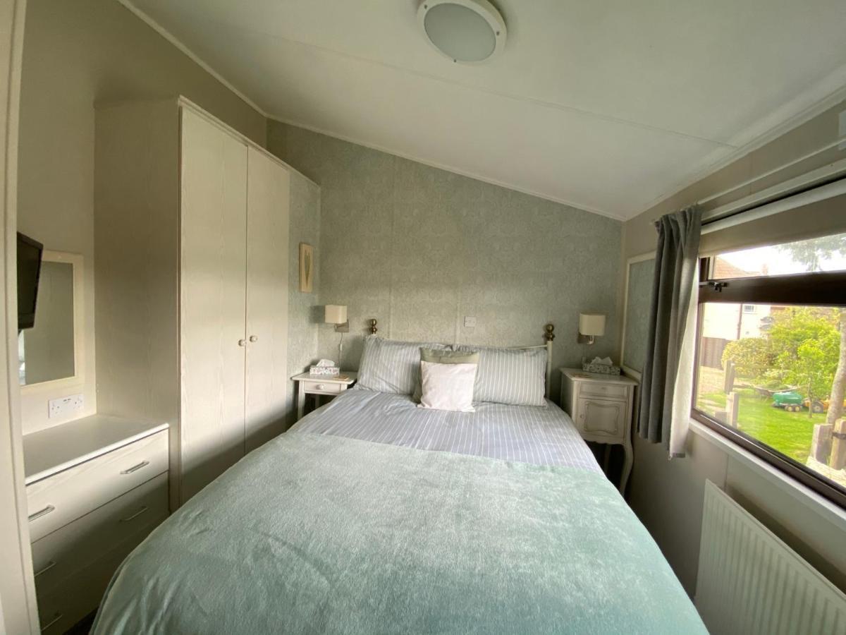 מלקשאם Rew Farm Country & Equestrian Accommodation - Sunrise Lodge מראה חיצוני תמונה