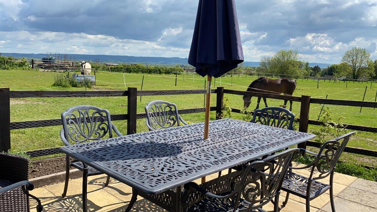 מלקשאם Rew Farm Country & Equestrian Accommodation - Sunrise Lodge מראה חיצוני תמונה