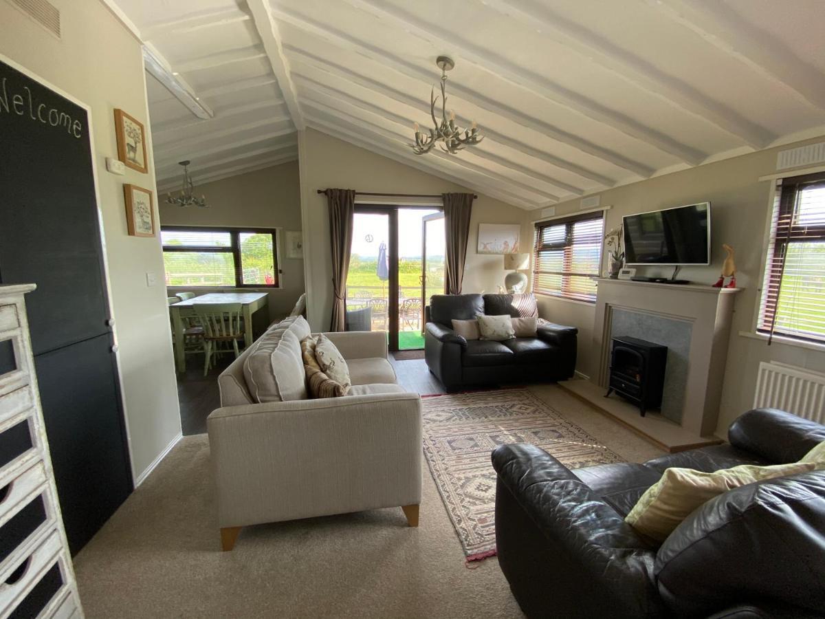 מלקשאם Rew Farm Country & Equestrian Accommodation - Sunrise Lodge מראה חיצוני תמונה