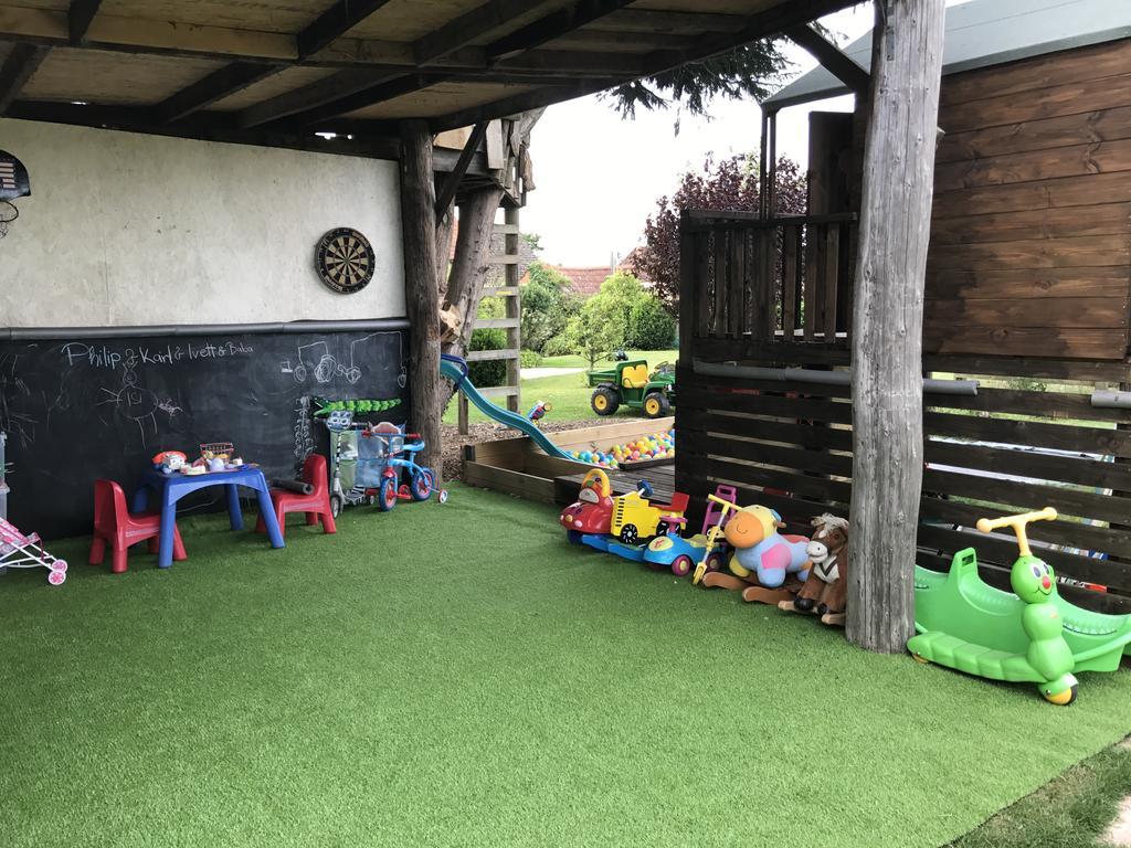 מלקשאם Rew Farm Country & Equestrian Accommodation - Sunrise Lodge מראה חיצוני תמונה
